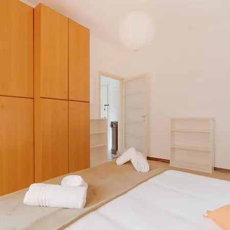 Apartman Guesthost - Balcony X4 Loreto M1-m2 Milánó
