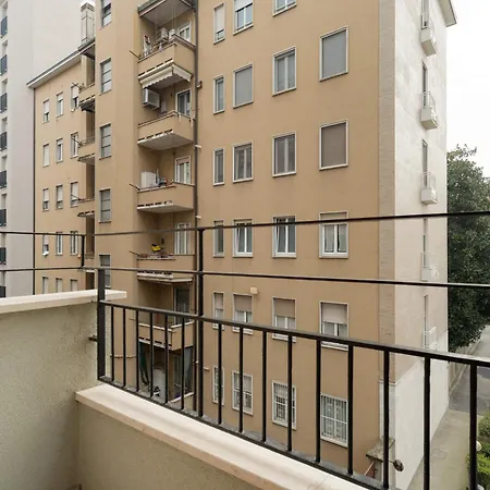 Guesthost - Balcony X4 Loreto M1-m2 Milánó